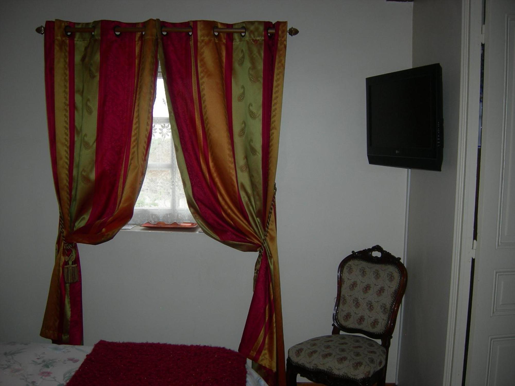 La Ferme Rose Bed & Breakfast Cergy Exterior photo
