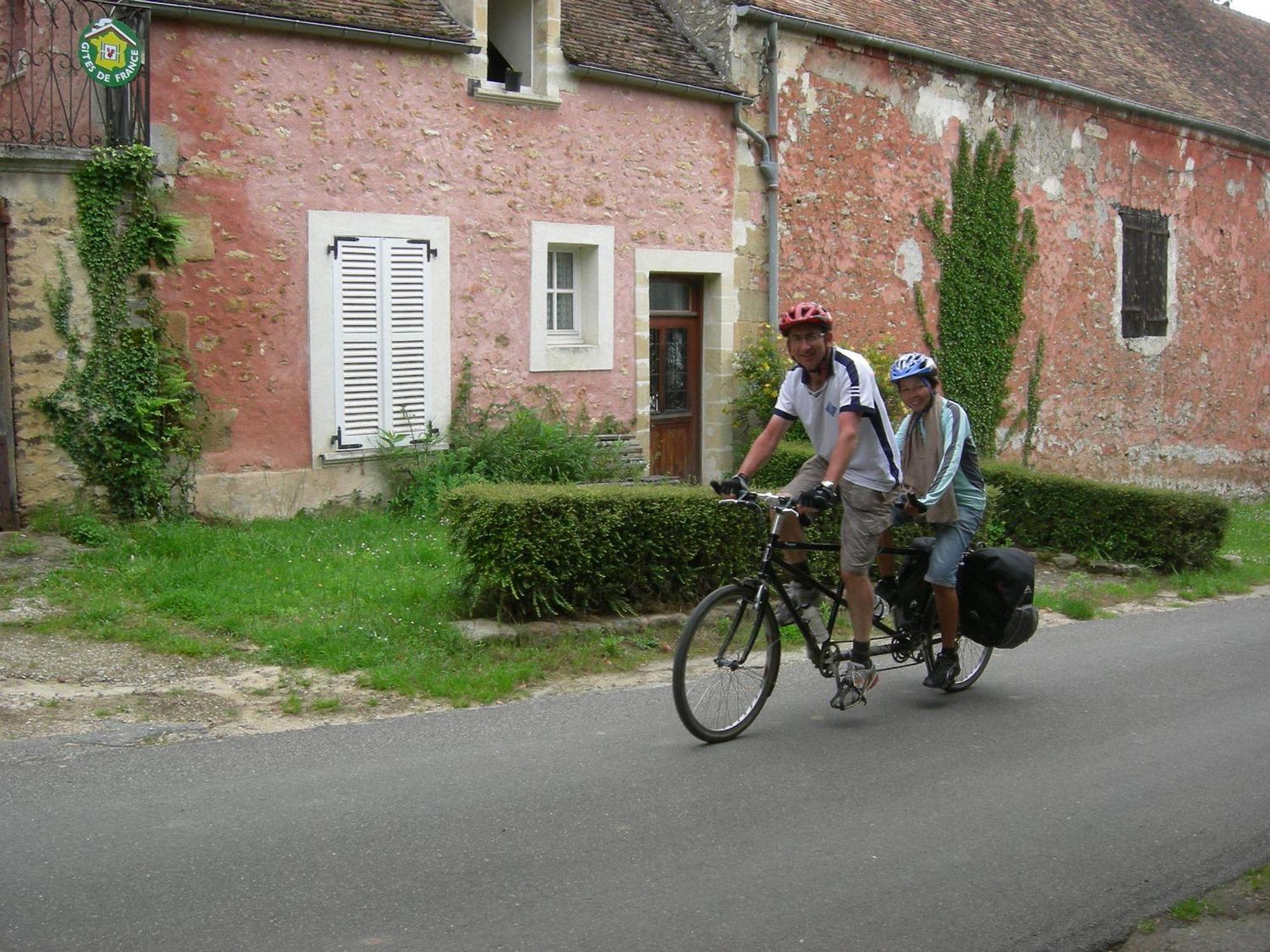 La Ferme Rose Bed & Breakfast Cergy Exterior photo